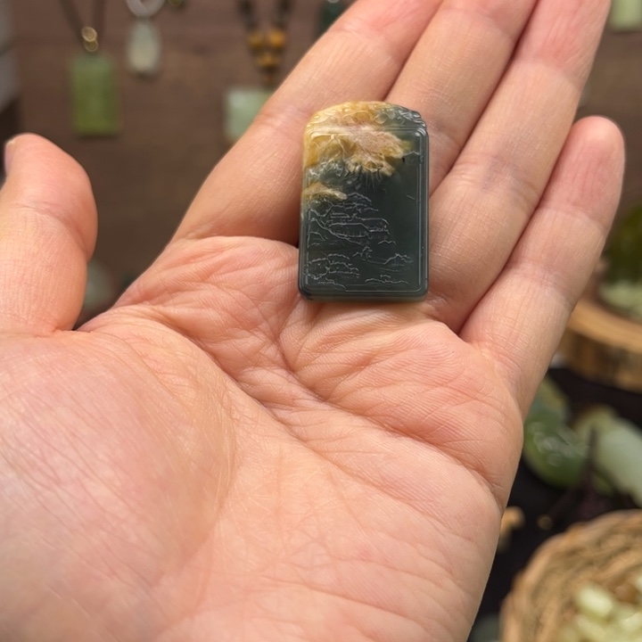 蛇纹石玉未镶嵌颈饰