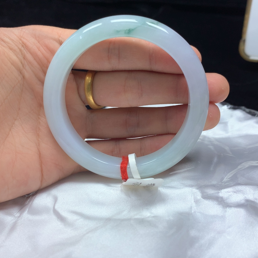 翡翠未镶嵌手镯（圆镯）57.5