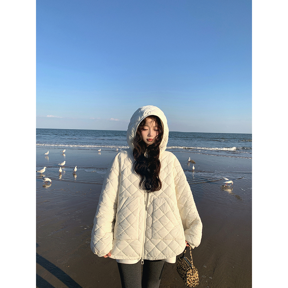张贝贝 奶油泡芙 90白鸭绒休闲菱格连帽羽绒服