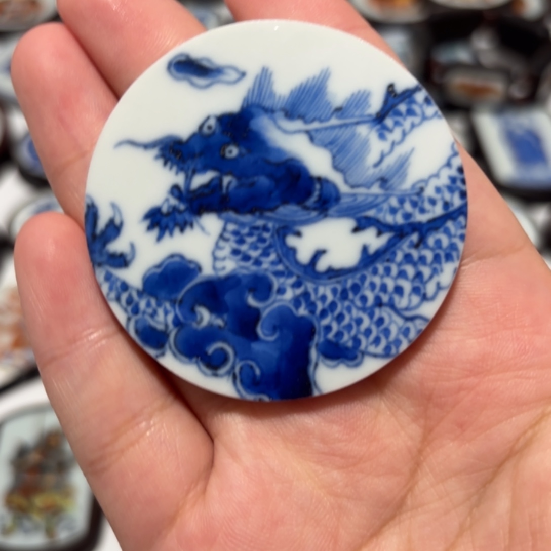瓷片龙纹瓷片一个