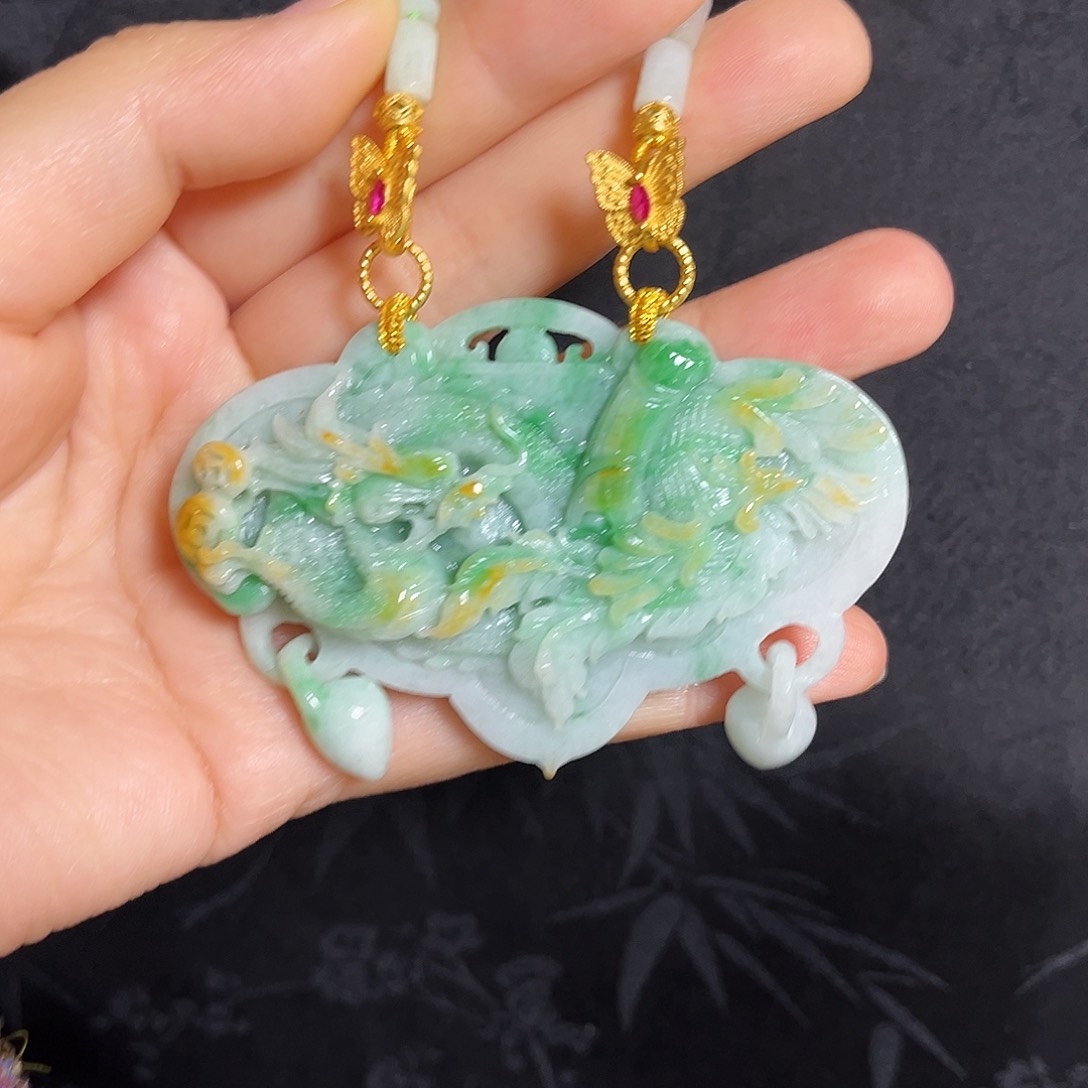 翡翠颈饰未镶嵌龙凤