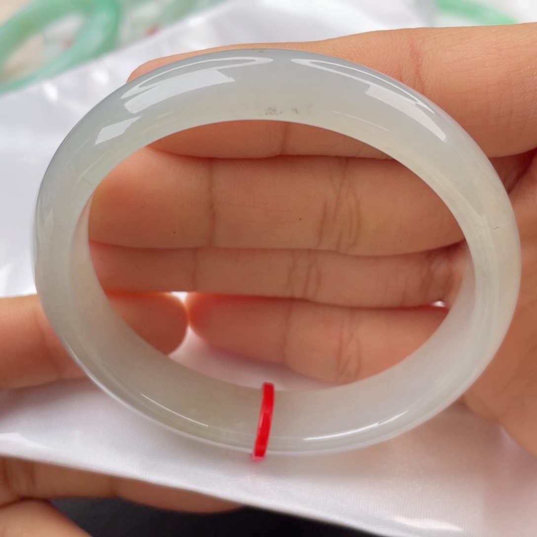 翡翠手镯（贵妃镯）未镶嵌