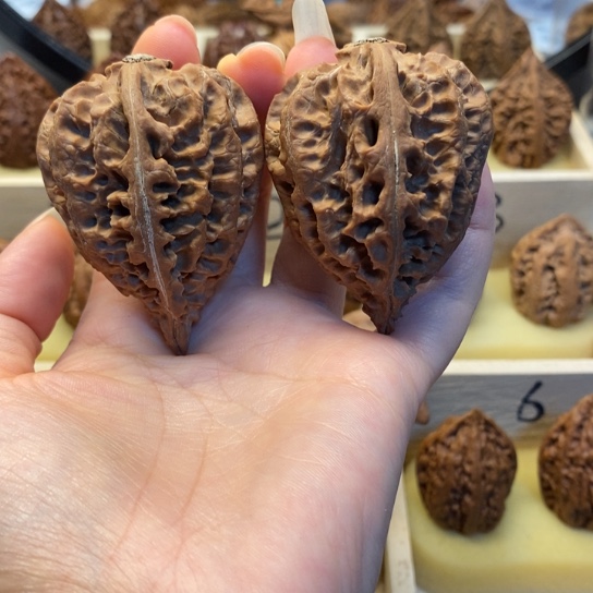 把件桃核金钱底塔尖