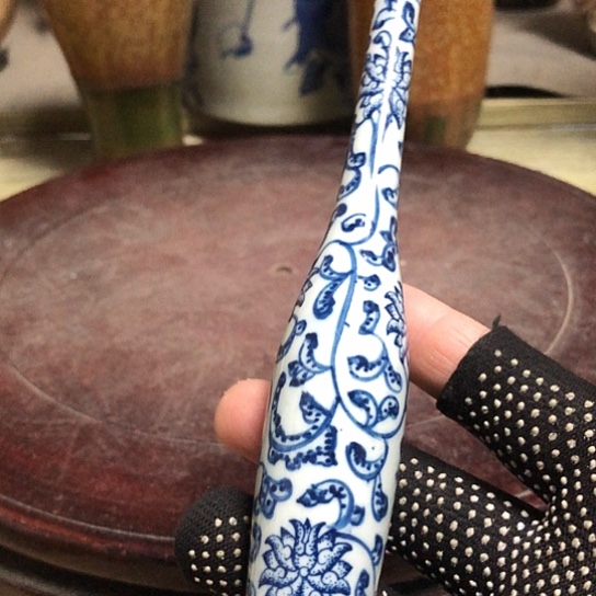 阿***財瓷陶瓷的设计师是一个