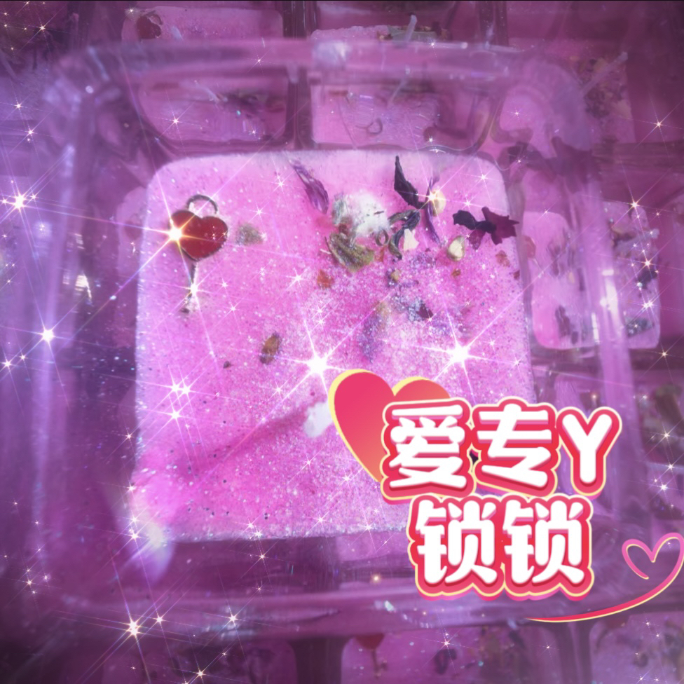 2个爱专Y锁锁蜡烛