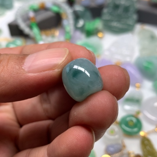 翡翠颈饰未镶嵌翡翠