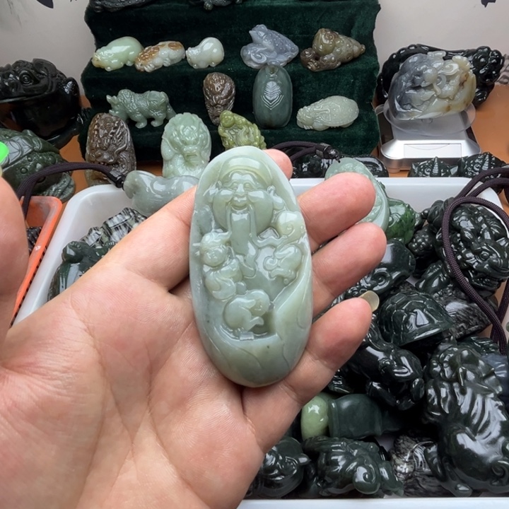 和田玉未镶嵌把件