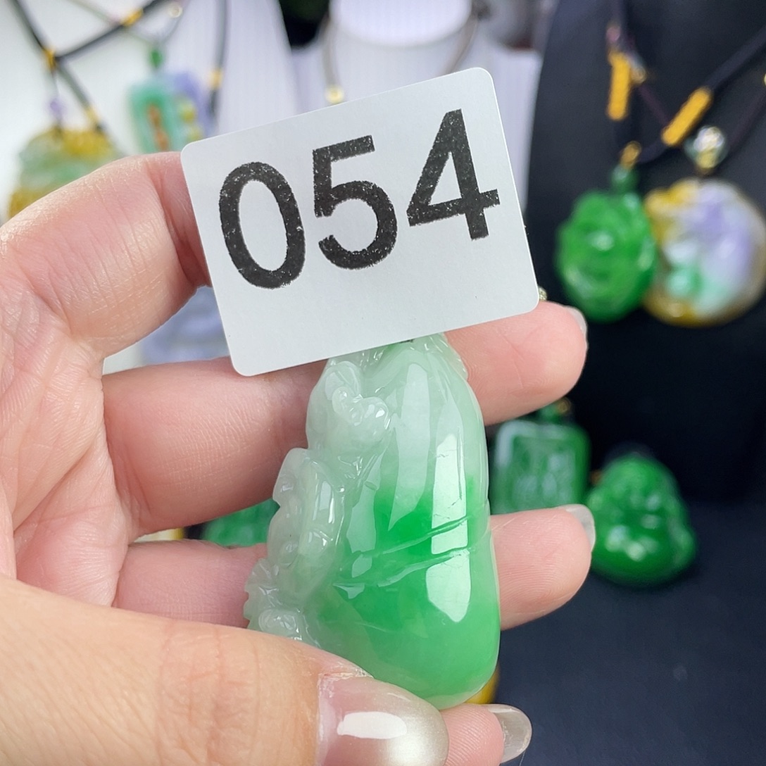 翡翠未镶嵌吊坠(赠链)