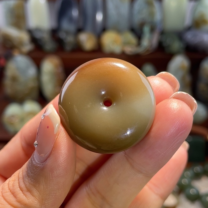 和田玉颈饰未镶嵌吊坠