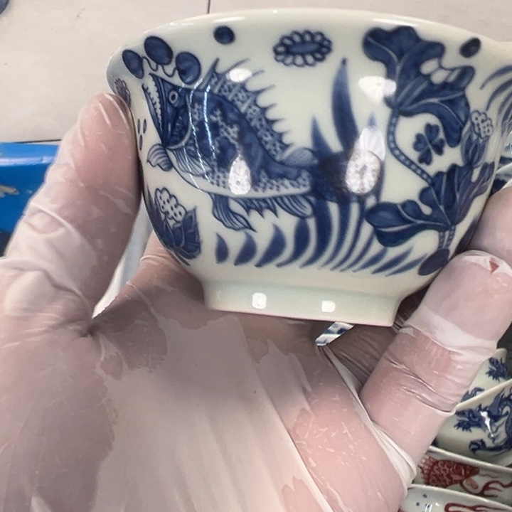 瓷片白青花鱼藻纹压手杯全品