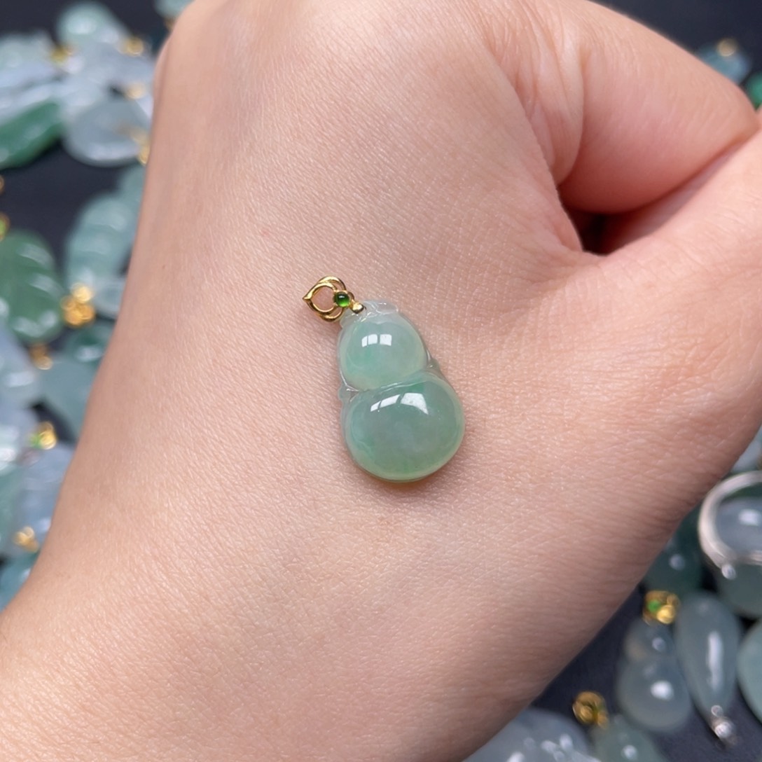 翡翠颈饰18K金镶嵌翡翠