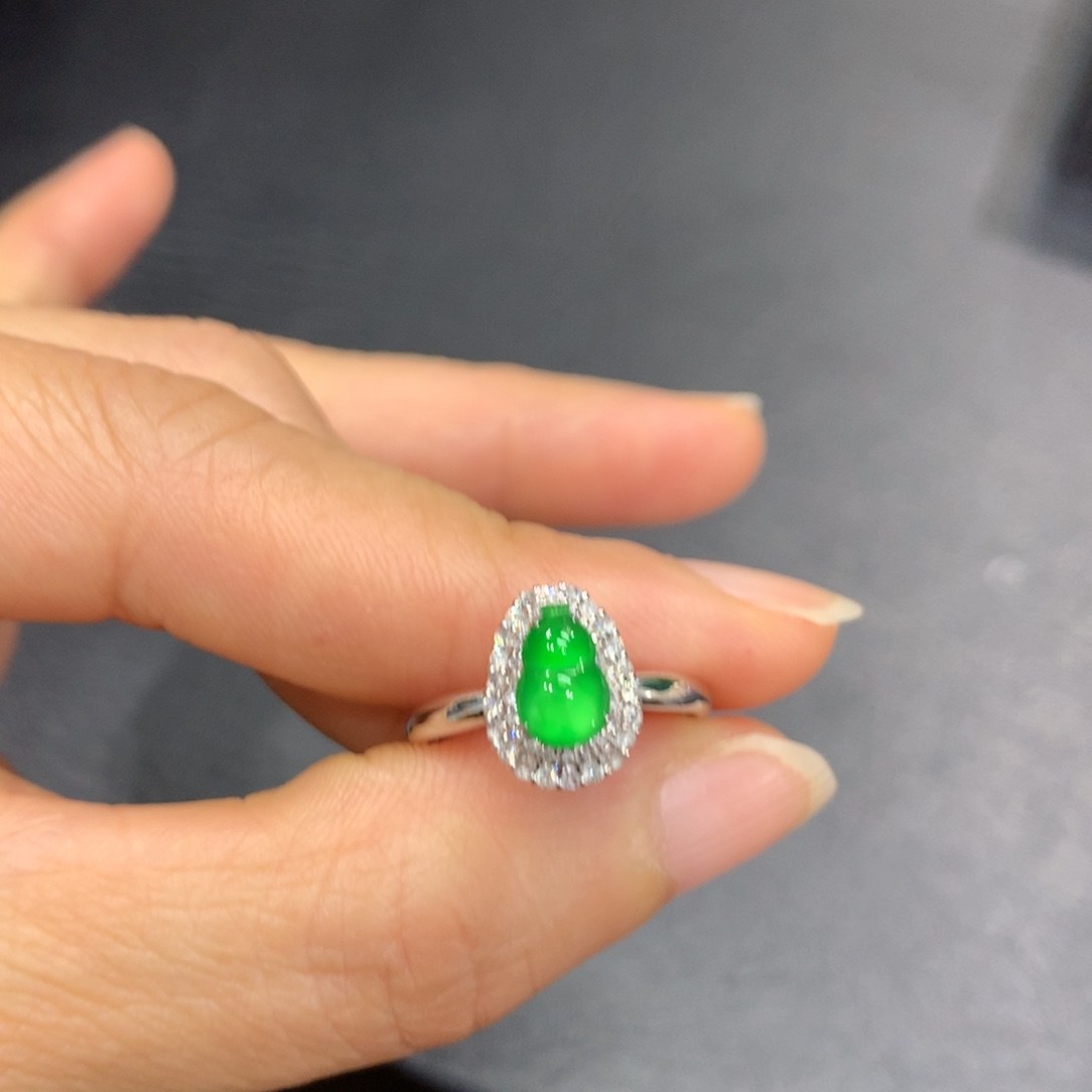 翡翠18K金镶嵌戒指