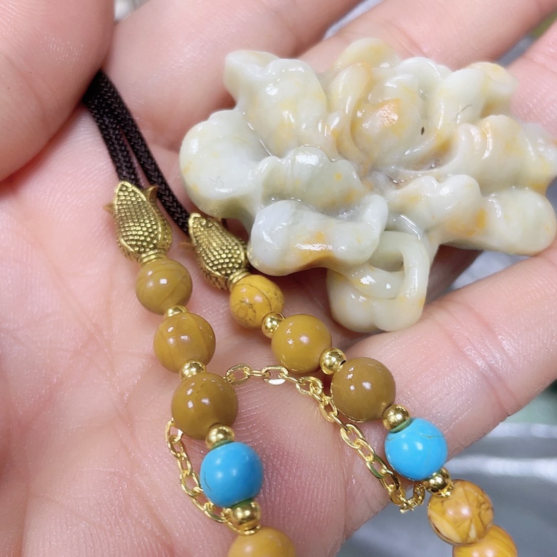 蛇纹石玉颈饰未镶嵌