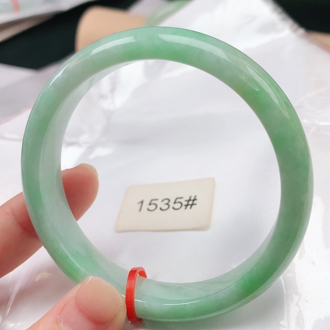 翡翠手镯未镶嵌56圈1535