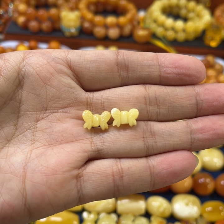 琥珀未镶嵌裸石卡8浓蜡蝴蝶结一对