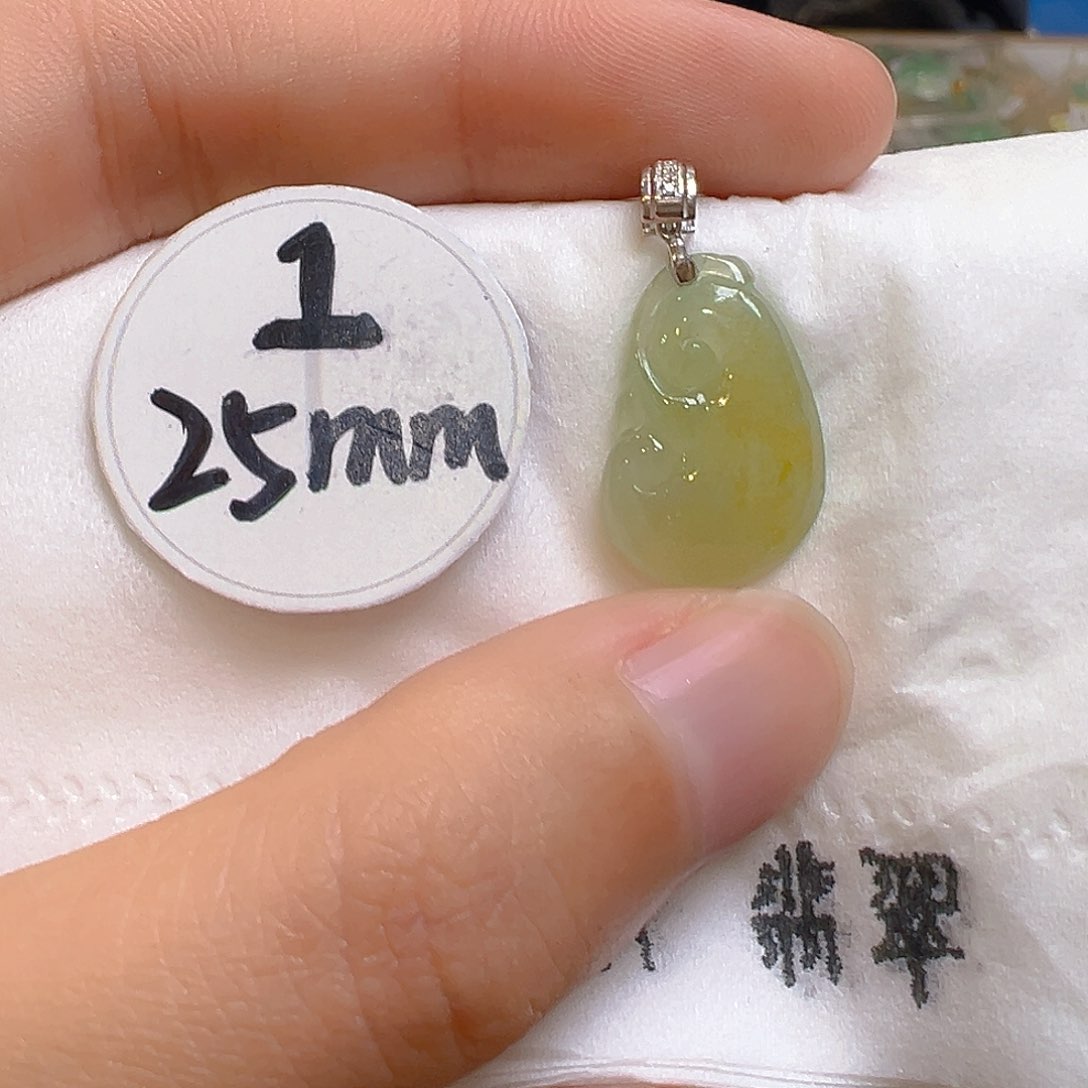 翡翠颈饰18K金镶嵌翡翠