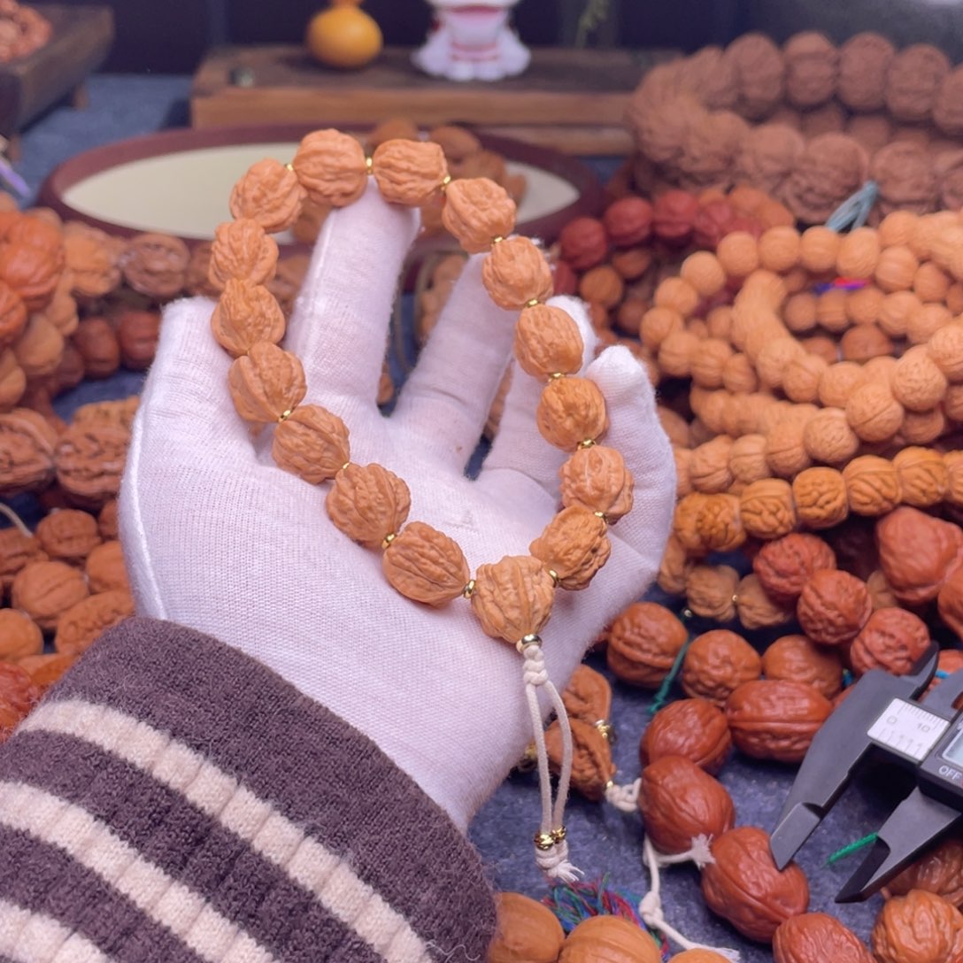 黄***马文玩核桃手串秋子蛤蟆