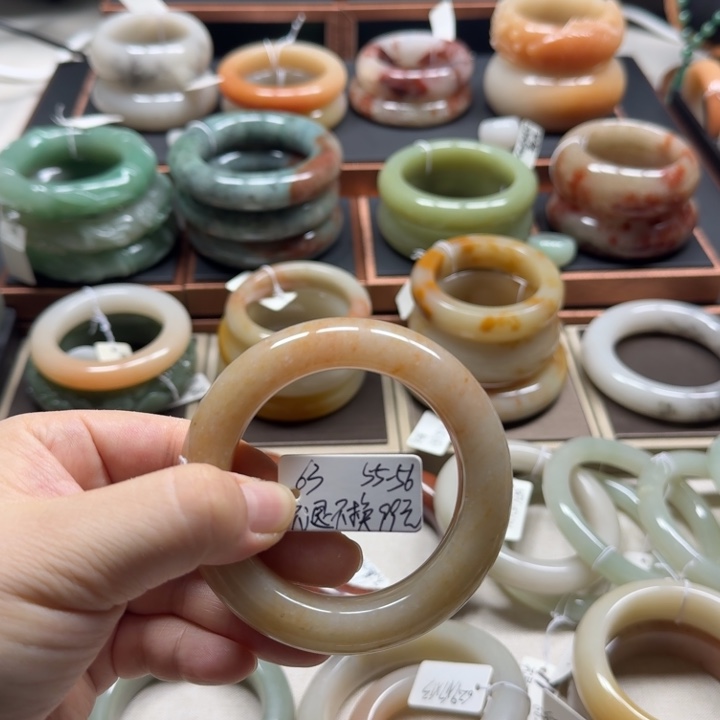 石英质玉未镶嵌手镯