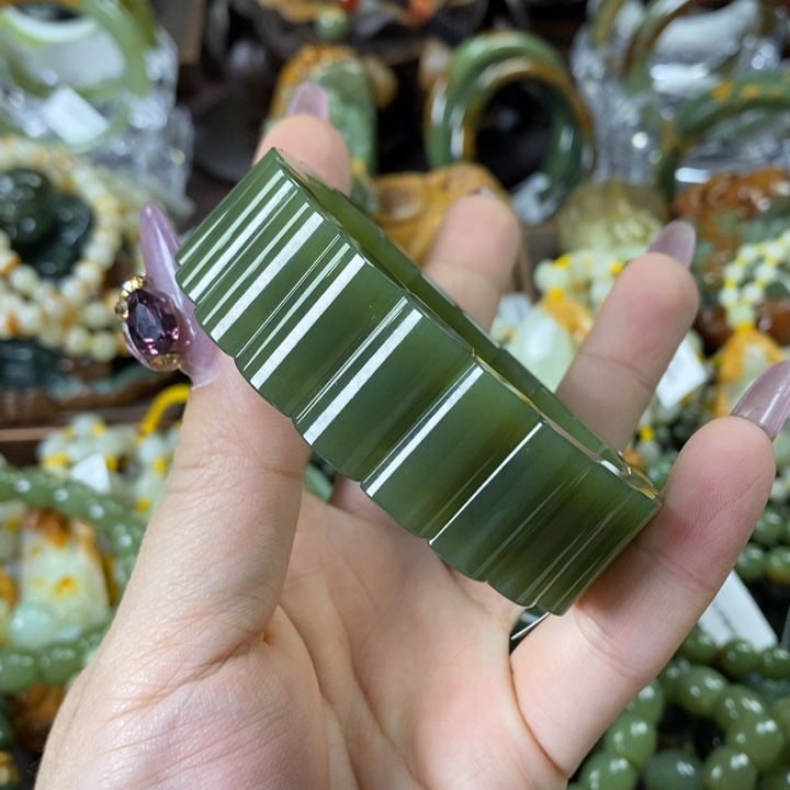 透闪石质玉手牌未镶嵌光*