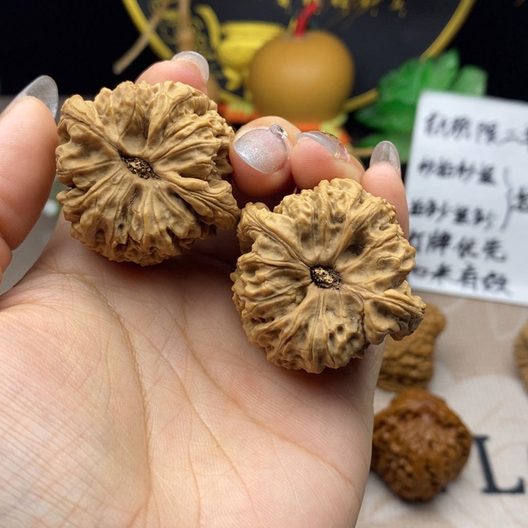 爱***雨文玩核桃吊坠南疆