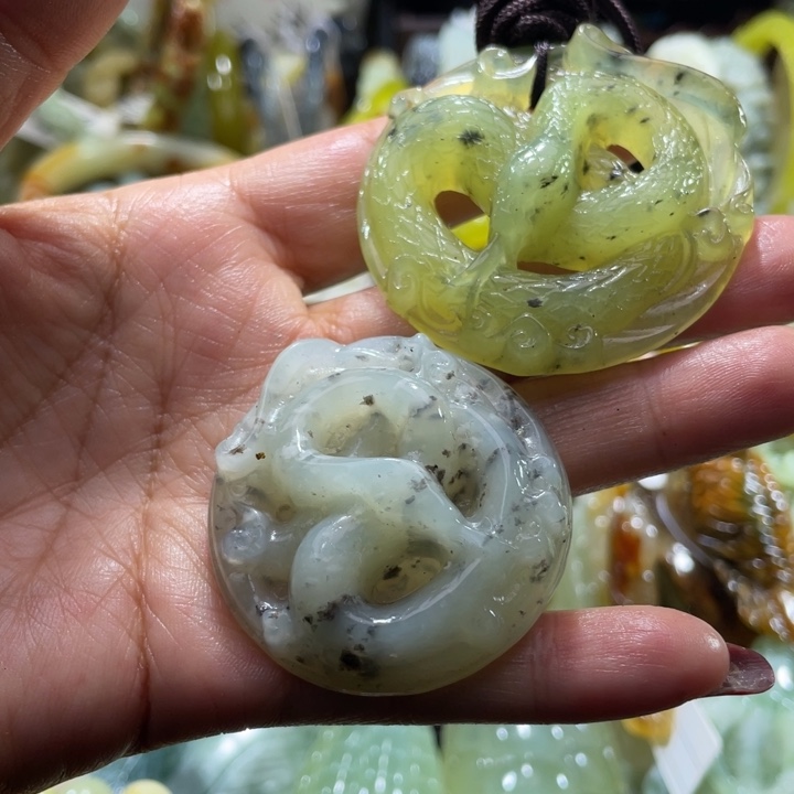 岫玉未镶嵌吊坠吊坠