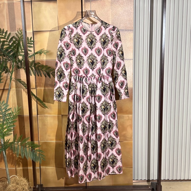 DG桑蚕丝圣心连衣裙 公价3w/36码/99新/23337