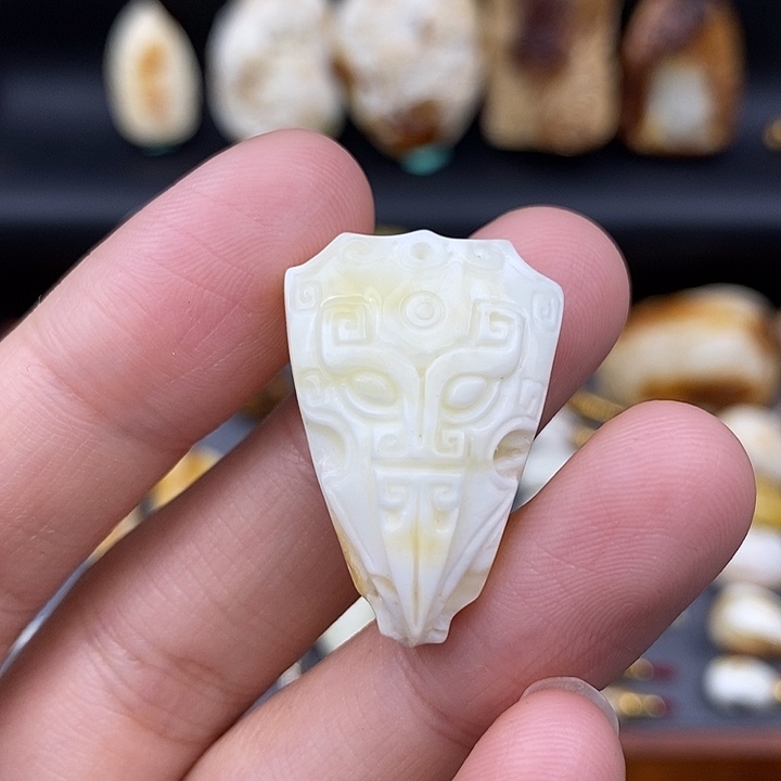 琥珀裸石未镶嵌白蜡兽面y37