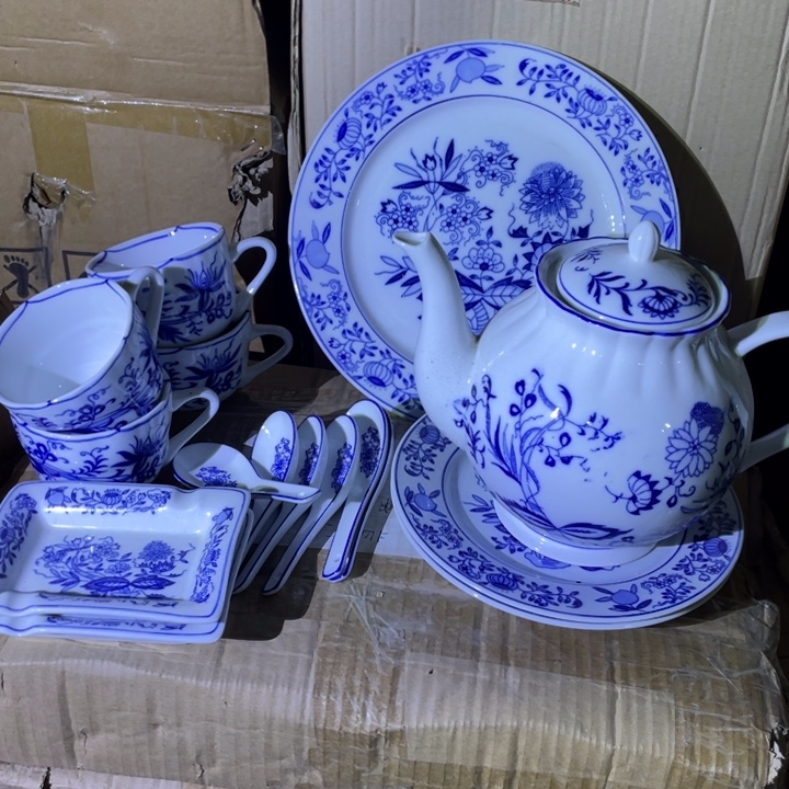 摆件陶瓷盘子碗砂锅都有