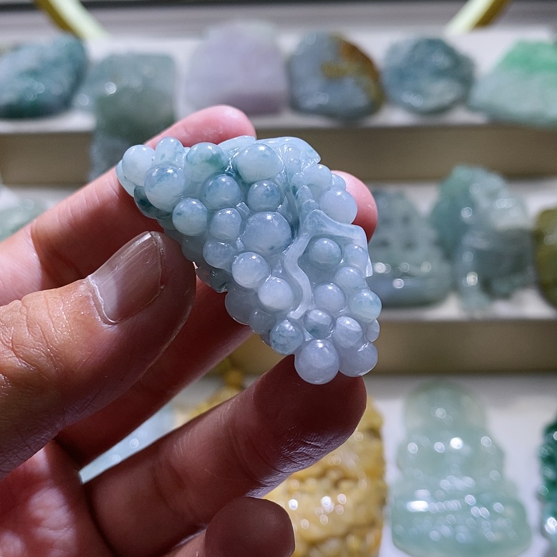 【闪购商品】翡翠颈饰未镶嵌葡萄