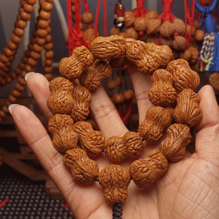 木质类龙纹桃枭挂件