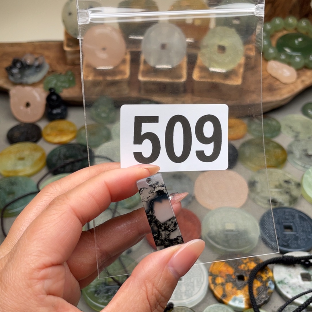 十***诗蛇纹石玉未镶嵌颈饰