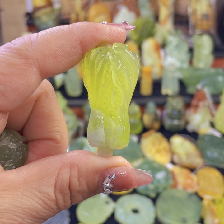 岫玉颈饰未镶嵌精品