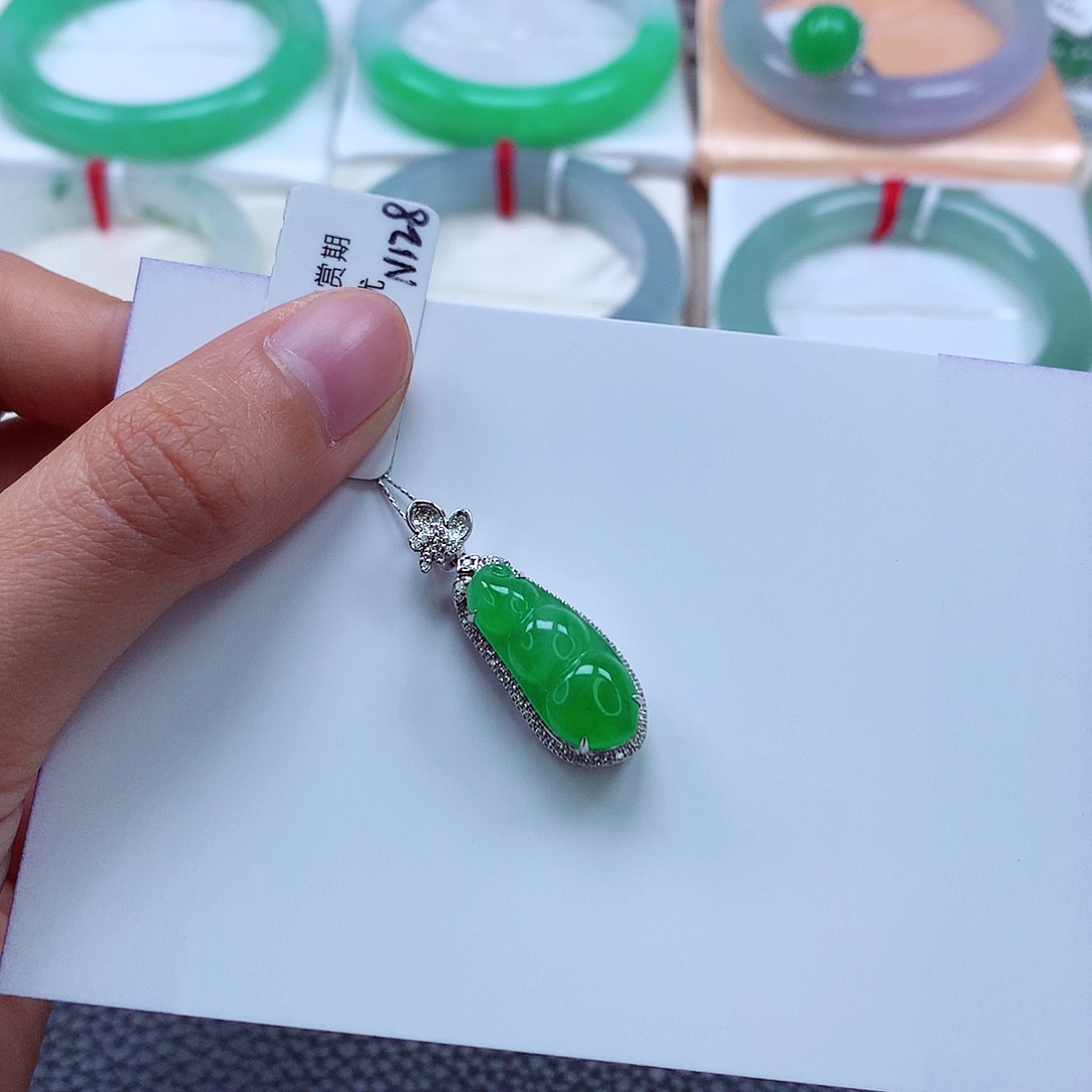 翡翠颈饰18K金镶嵌?福豆