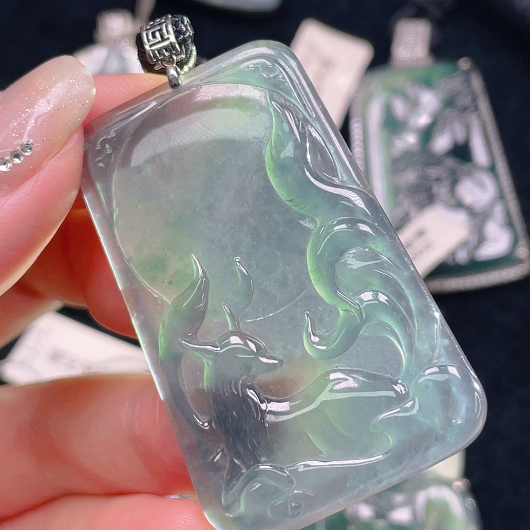 颈饰18K金镶嵌翡翠9，