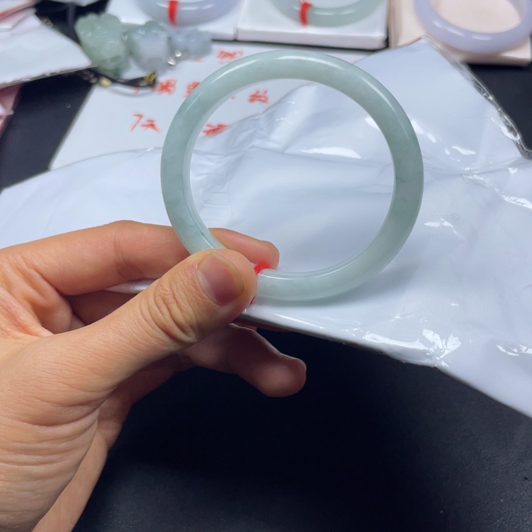 未镶嵌手镯翡翠天然翡翠手镯