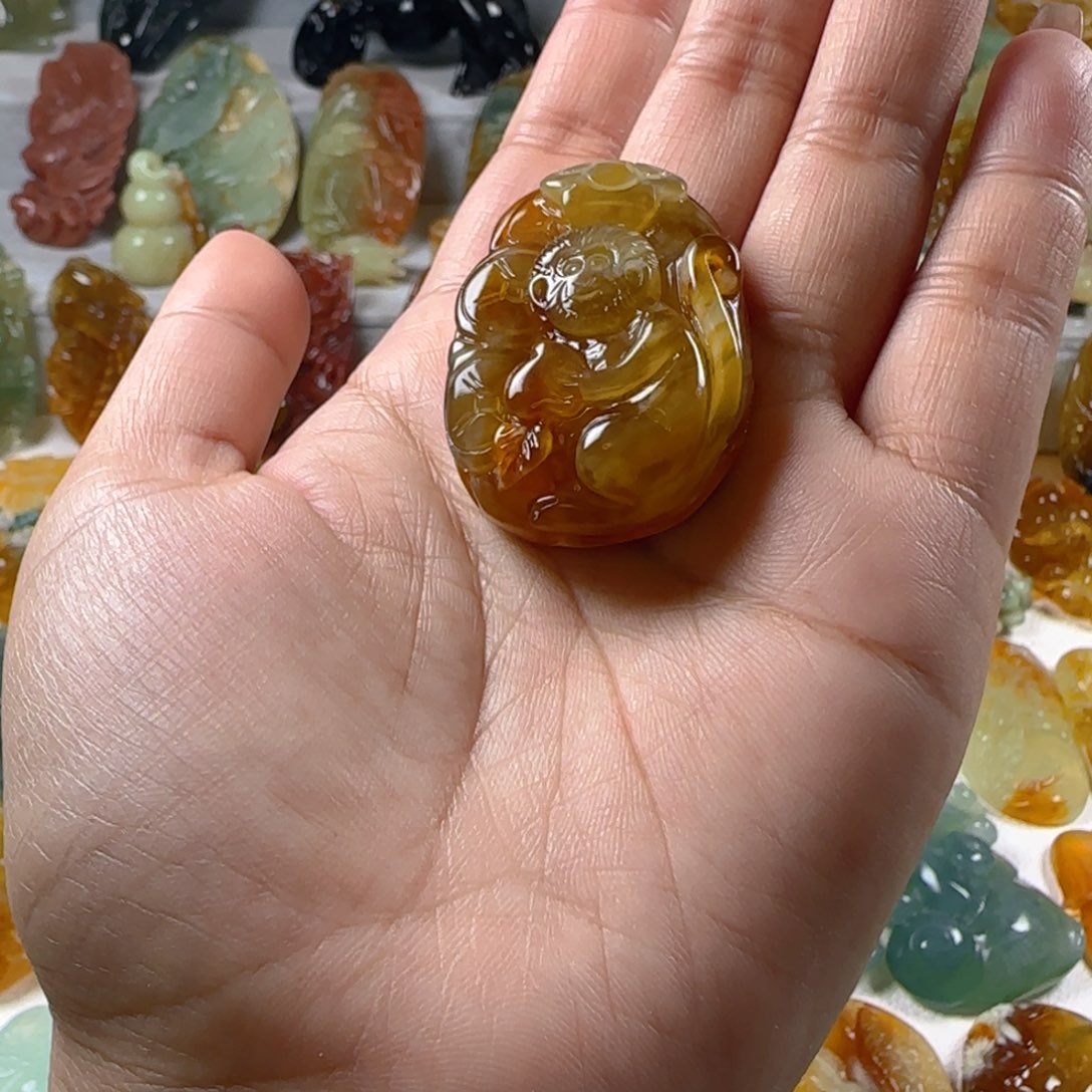 蛇纹石玉颈饰未镶嵌