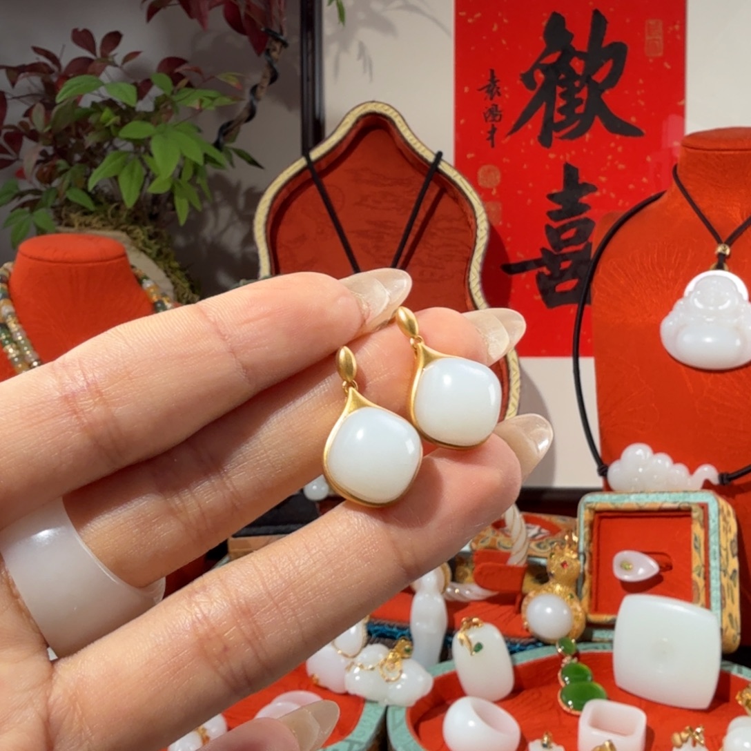 和田玉18K金镶嵌颈饰