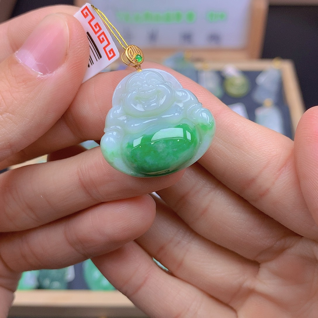 翡翠颈饰18K金镶嵌翡翠