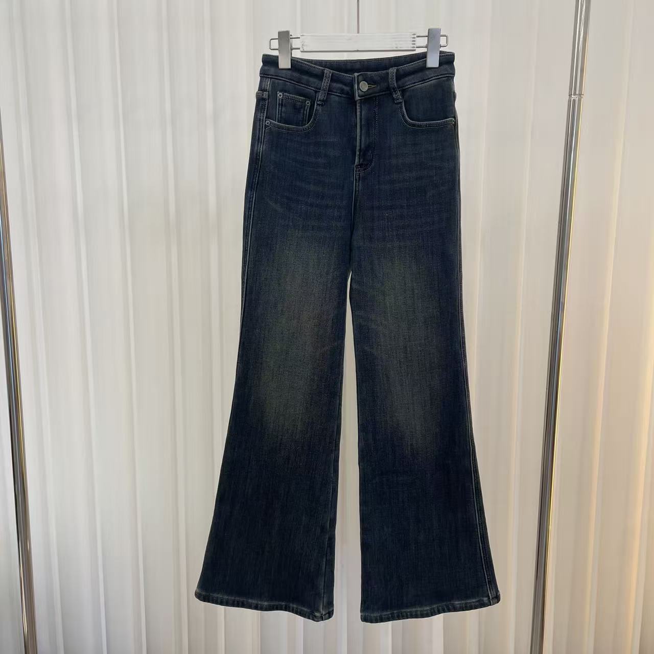 妙启时尚-25新款女款蓝色加绒牛仔裤微喇裤