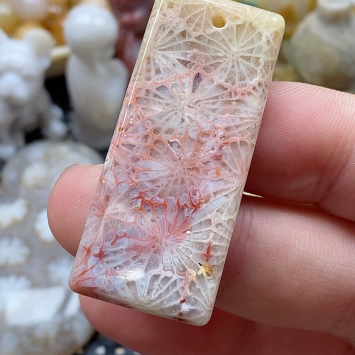 石英质玉颈饰未镶嵌