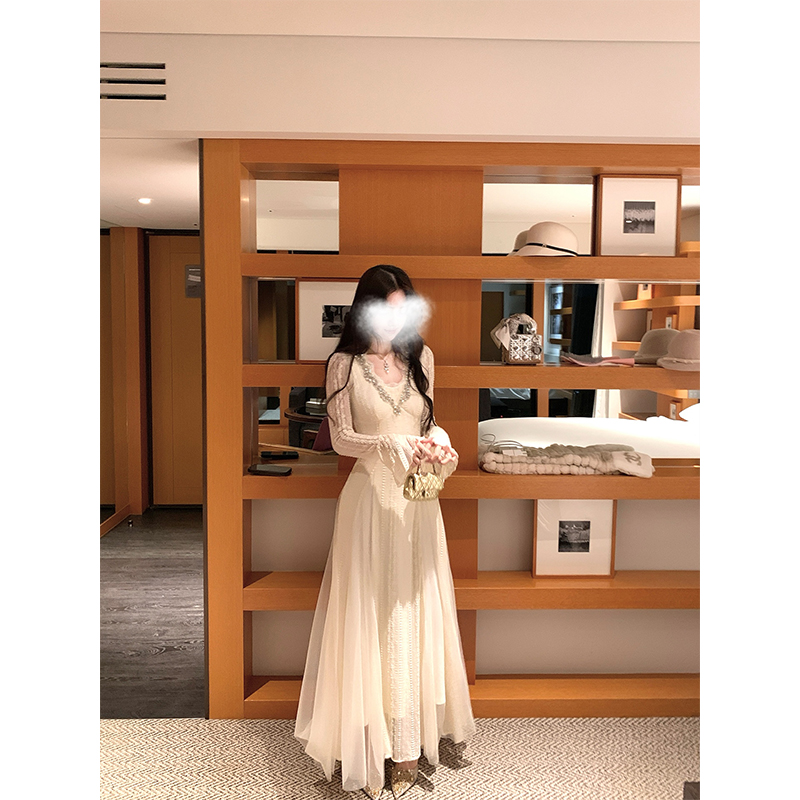 法式千金风高级感u领烫钻蕾丝连衣裙女秋冬新款收腰显瘦裙子8218