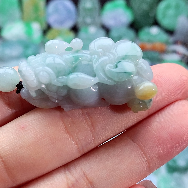 翡翠颈饰未镶嵌翡翠