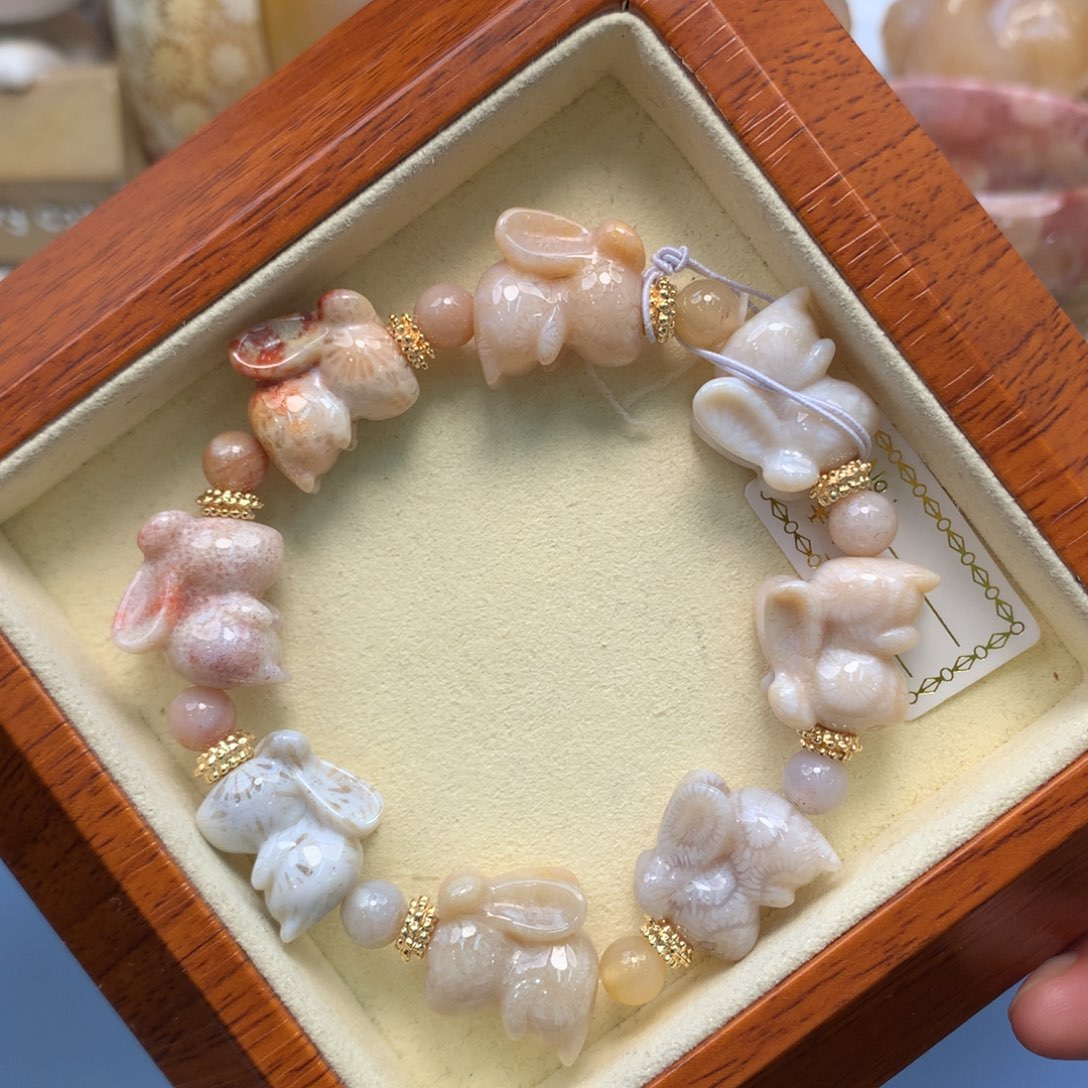 硅化珊瑚（珊瑚玉）手串合金公主兔