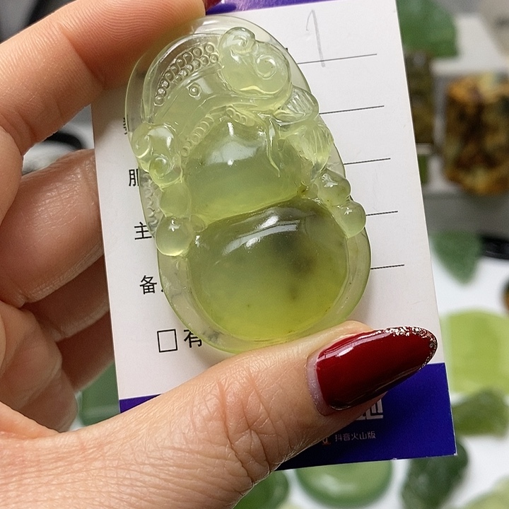 蛇纹石玉挂件未镶嵌