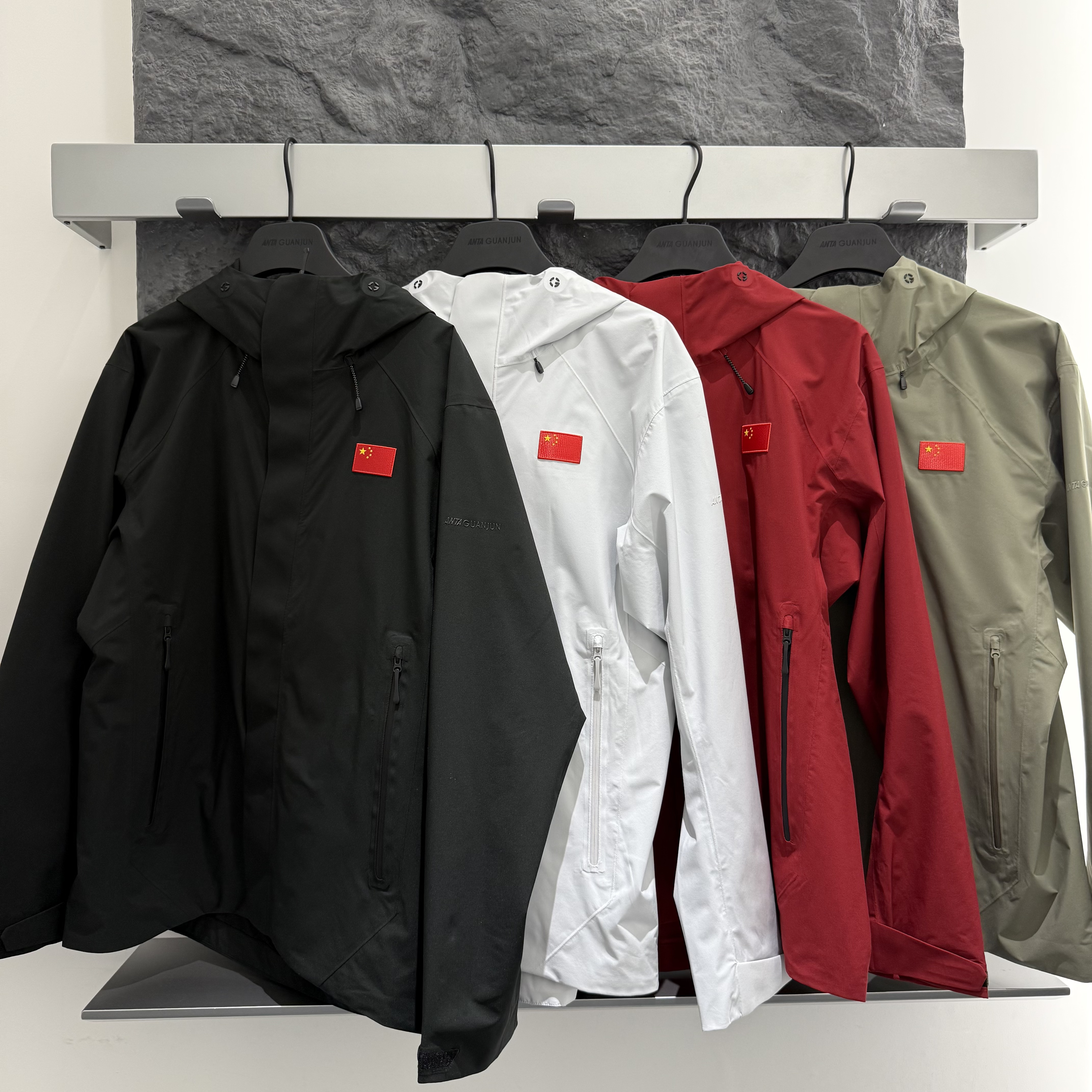 安踏【GUANJUN】外套防风防泼水软壳休闲户外运动152510626