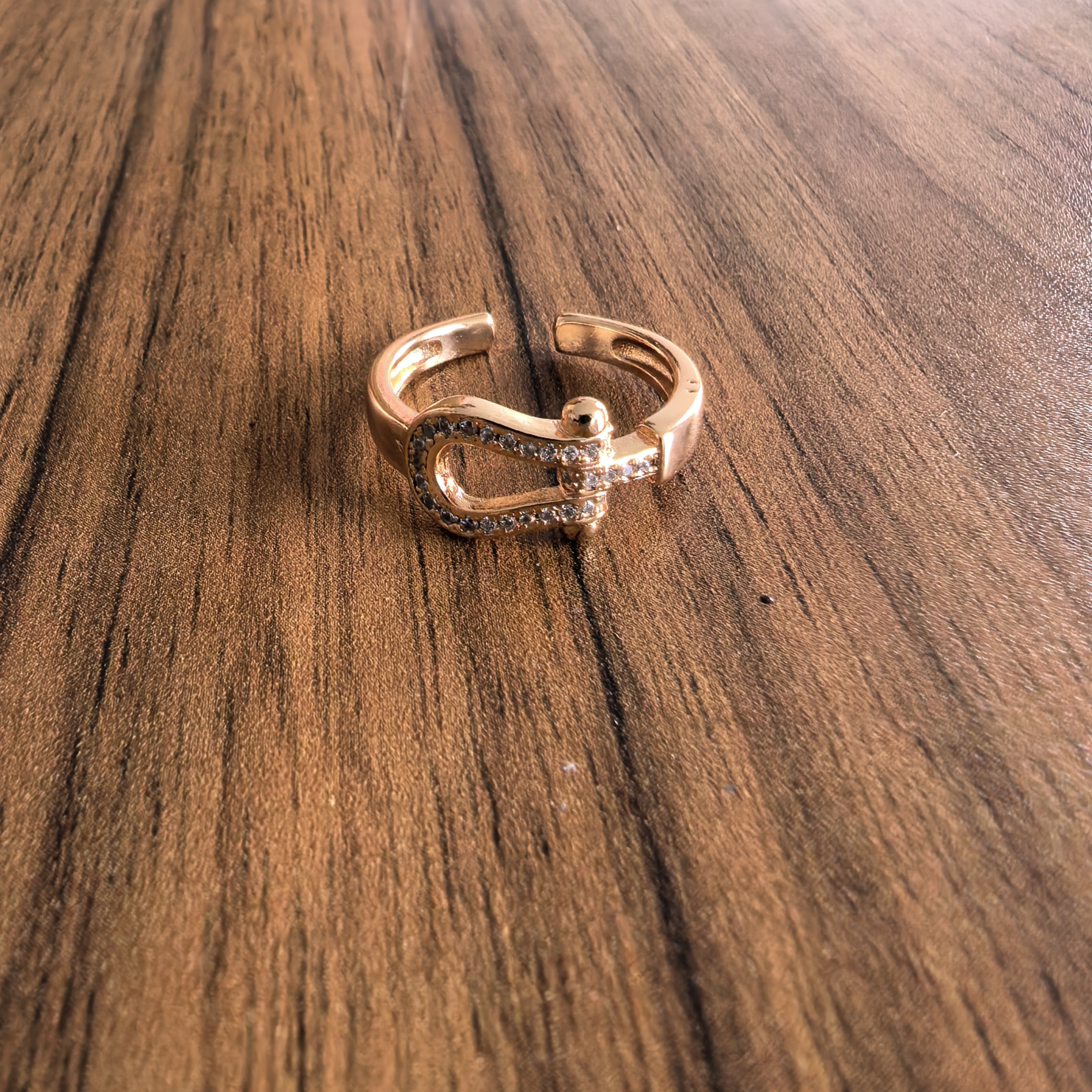 合金石英石戒指 大马蹄扣镶钻精致创意开口指环戒指