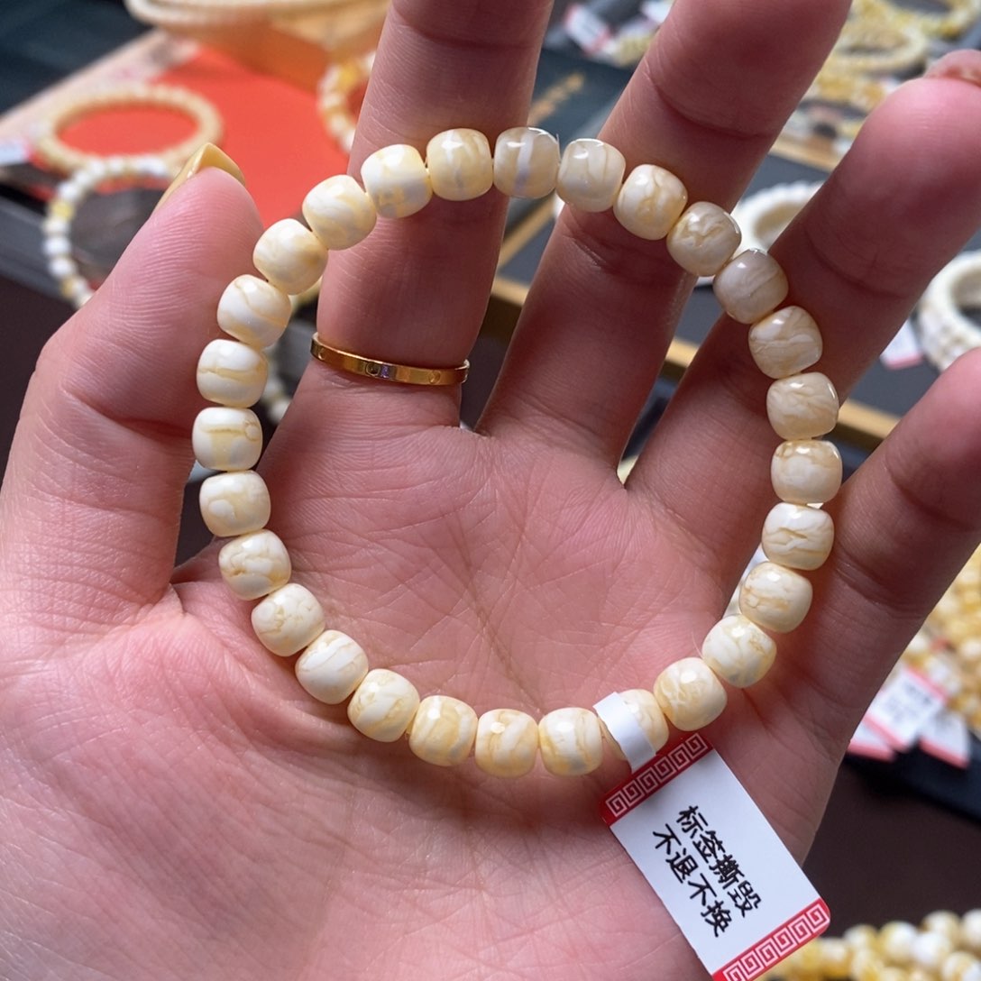 琥珀裸石未镶嵌7.5*6.9瓷白虎皮纹老型