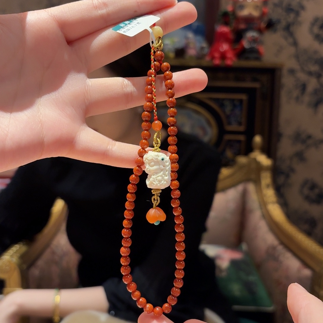 南红玛瑙车挂未镶嵌