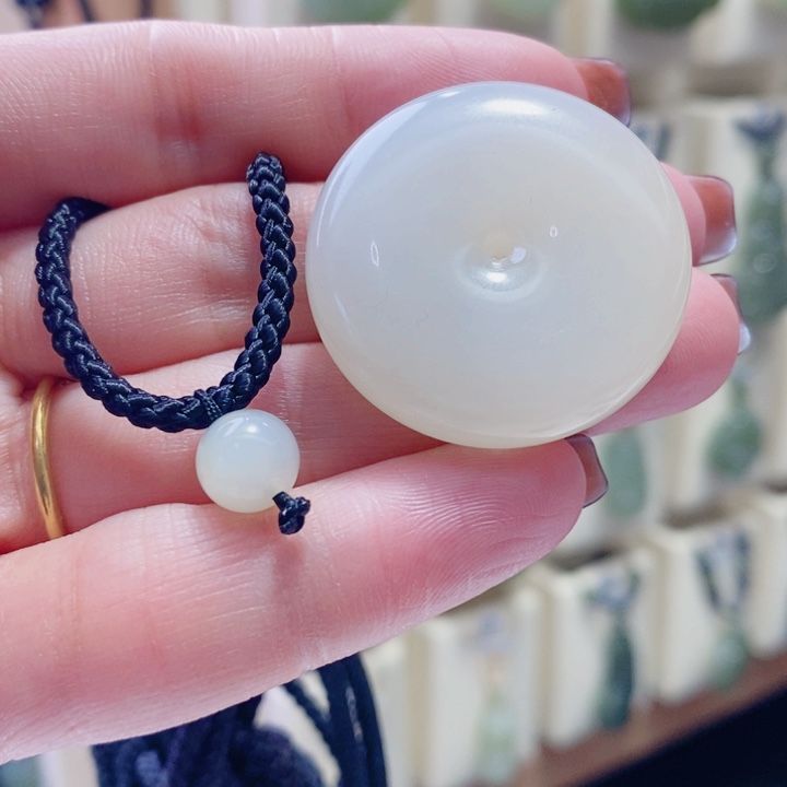 旋***马和田玉未镶嵌颈饰