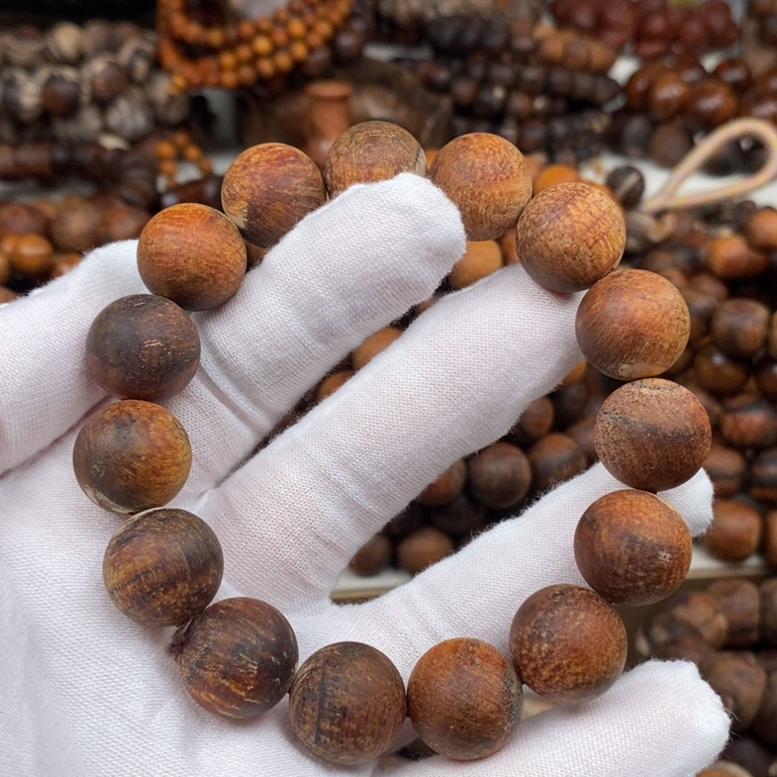 贡木血珀龙夹白1.5